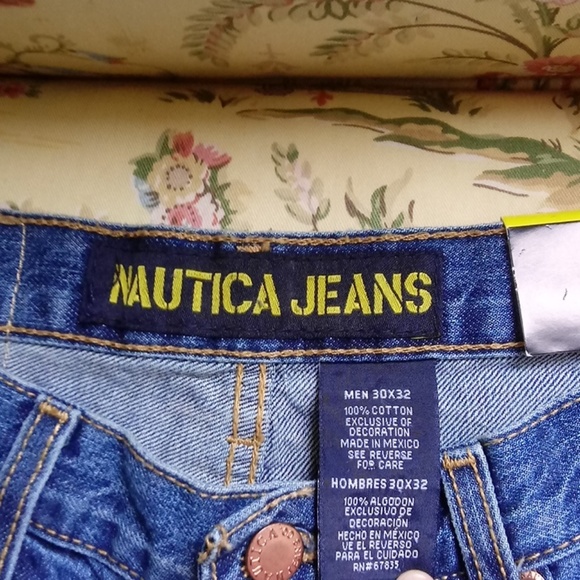 Nautica Jeans Co. Classic Fit - Picture 3 of 4